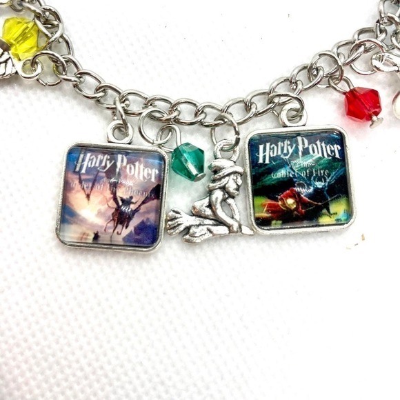 Harry Potter Special Edition Cover Charm Bracelet - Picture 5 of 10